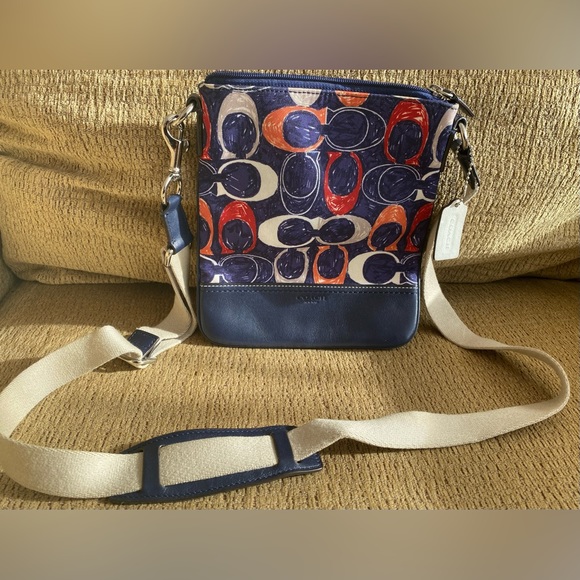 Rare Navy authentic coach sling bag - Picture 2 of 13